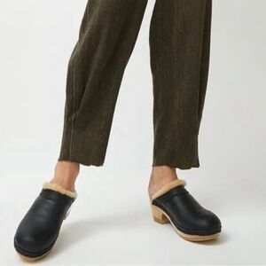 No. 6 Dakota shearling black leather clogs